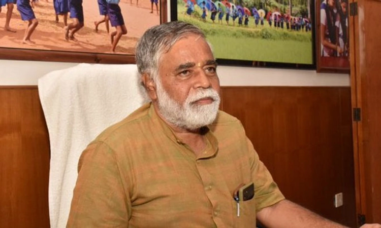 ಶಾಲೆಗಳ ಗೋಡೆಗಳಿಗೆ ಕೇಸರಿ ಬಣ್ಣ ಹಚ್ಚಿಯೇ ತೀರುತ್ತೇನೆ: ನಾಗೇಶ್