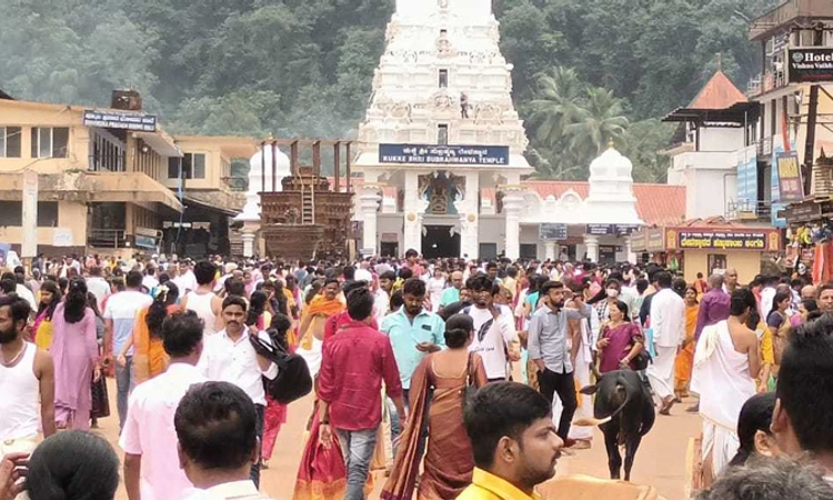 ಸರಣಿ ರಜೆ: ಕರಾವಳಿಯ ದೇಗುಲಗಳಿಗೆ ಭಾರೀ ಸಂಖ್ಯೆಯ ಭಕ್ತರ ಭೇಟಿ