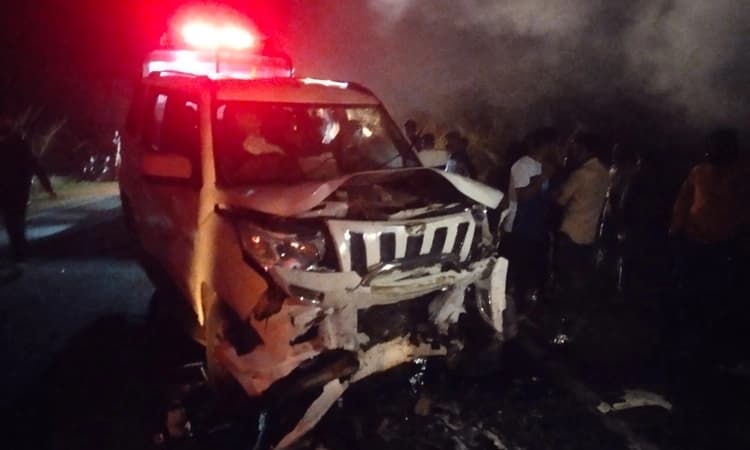 ಎರಡು ಕಾರುಗಳ ನಡುವೆ ಭೀಕರ ಅಪಘಾತ: ಒರ್ವ ಮಹಿಳೆ ಸಾವು, 9 ಜನರಿಗೆ ಗಂಭೀರ ಗಾಯ