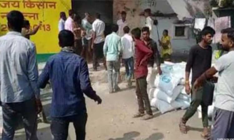 ಪ್ರತಿಭಟನೆ; ರೈತರಿಂದ ರಸಗೊಬ್ಬರ ಲೂಟಿ; ಕಾಂಗ್ರೆಸ್ ಶಾಸಕ ಸೇರಿ ಹಲವರ ವಿರುದ್ಧ ದೂರು