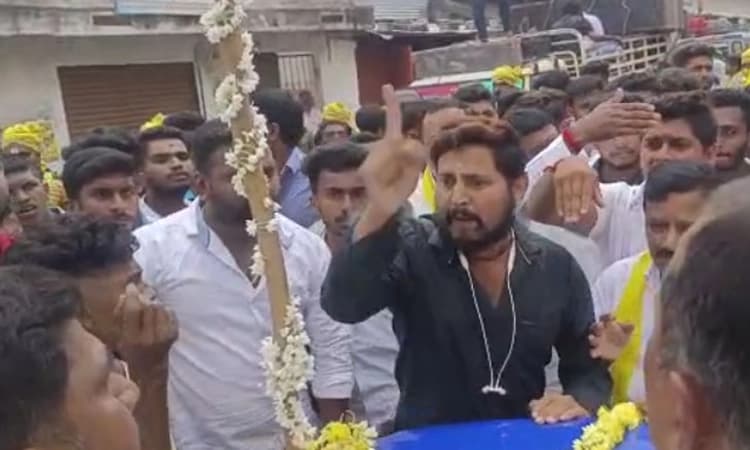 ತರೀಕೆರೆಯಲ್ಲಿ ಕನಕ ಜಯಂತಿ; ಮಾಜಿ ಶಾಸಕ ಶ್ರೀನಿವಾಸ್ ರಿಗೆ ಘೇರಾವ್