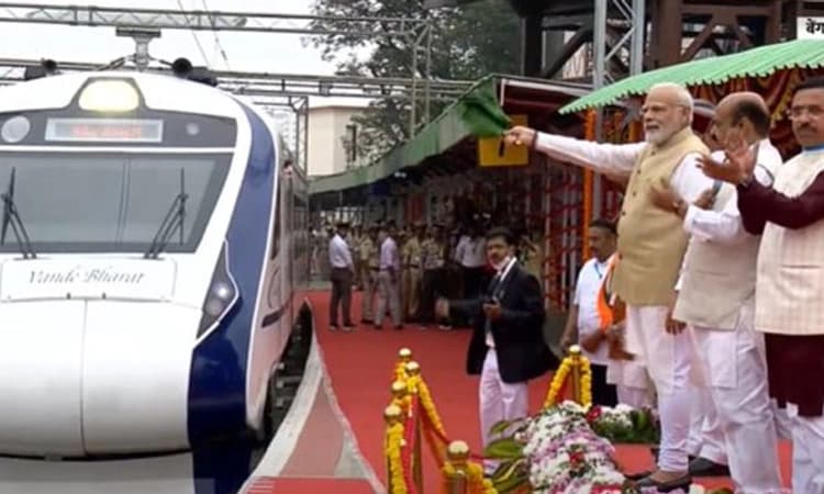 ವಂದೇ ಭಾರತ್ ಮತ್ತು ಭಾರತ್ ಗೌರವ್ ಕಾಶಿ ರೈಲಿಗೆ ಚಾಲನೆ ನೀಡಿದ ಪ್ರಧಾನಿ ಮೋದಿ