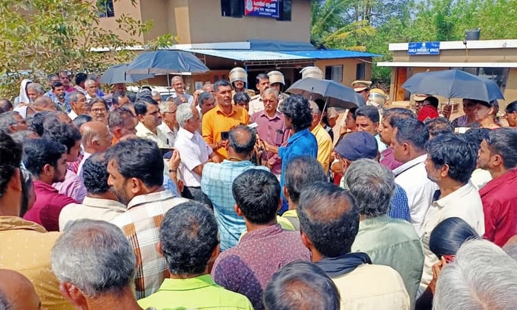 ಬದಿಯಡ್ಕ: ಡಾ| ಎಸ್‌.ಕೃಷ್ಣಮೂರ್ತಿ ನಾಪತ್ತೆ: ಪ್ರತಿಭಟನೆ, ವೈದ್ಯರಿಂದ ಧರಣಿ