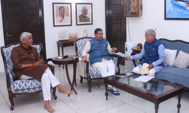 ನೀರಾವರಿ ಯೋಜನೆಗಳಿಗೆ ಅನುಮೋದನೆ: ಶೇಖಾವತ್- ಕಾರಜೋಳ ಮಹತ್ವದ ಭೇಟಿ