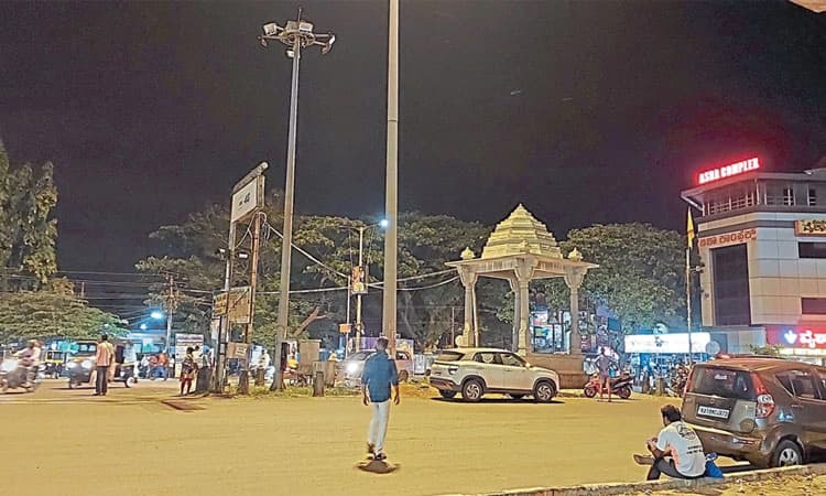 ಶಾಸ್ತ್ರಿ ಸರ್ಕಲ್‌ಗೆ ಸರಕಾರಿ ಬಸ್‌ ಹಾಜರಾತಿ ಕಡ್ಡಾಯ