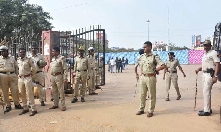 ಹಬ್ಬಳ್ಳಿ: ಈದ್ಗಾ ಮೈದಾನದಲ್ಲಿ ಟಿಪ್ಪು ಜಯಂತಿ ಆಚರಣೆ, ಪೊಲೀಸ್ ಬಿಗಿ ಬಂದೋಬಸ್ತು