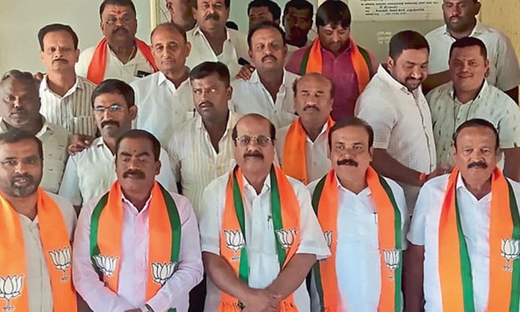 ಜನರ ದಾರಿ ತಪ್ಪಿಸಲು ಶಾಸಕರಿಂದ ಪ್ರತಿಭಟನೆ ನಾಟಕ