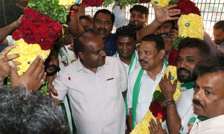 ಶ್ರೀನಿವಾಸ್ ಜತೆ ಜೆಡಿಎಸ್ ಶಾಸಕರ ಭೇಟಿಗೆ ವಿಶೇಷ ಅರ್ಥ ಬೇಡ: ಹೆಚ್ ಡಿಕೆ