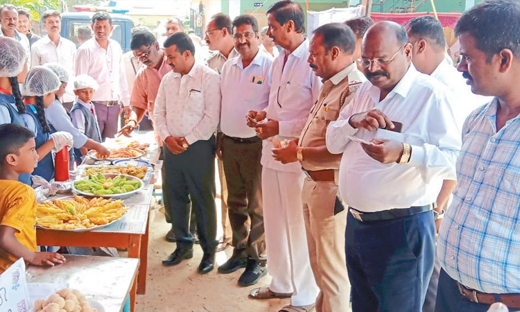 ವಿದ್ಯಾರ್ಥಿಗಳಿಗೆ ಶಿಕ್ಷಣದ ಜೊತೆಗೆ ವ್ಯವಹಾರಿಕ ಜ್ಞಾನವೂ ಇರಲಿ
