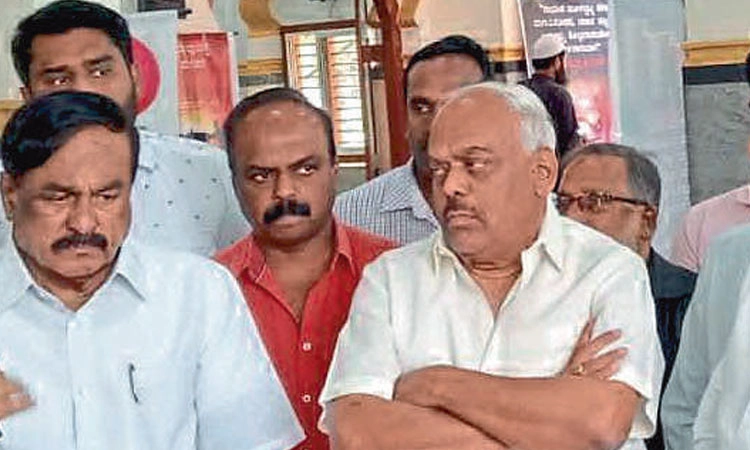 ಮಸೀದಿ ವೀಕ್ಷ ಣೆ ಮಾಡಿದ ಜನಪ್ರತಿನಿಧಿಗಳು