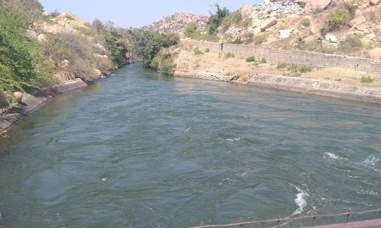 ಮದ್ಯ ಸೇವನೆಗೆ ಹಣ ನೀಡದ್ದಕ್ಕೆ ತುಂಗಭದ್ರಾ ಕಾಲುವೆ ಹಾರಿ ವ್ಯಕ್ತಿ ನಾಪತ್ತೆ