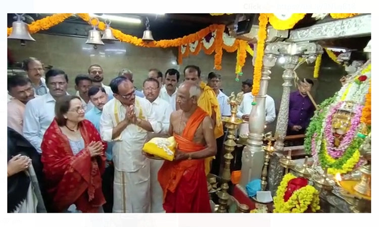 ಕಾಪು ಹೊಸ ಮಾರಿಗುಡಿಗೆ ಸಂಸದೆ, ಬಹುಭಾಷಾ ನಟಿ ಜಯಪ್ರದ ಭೇಟಿ