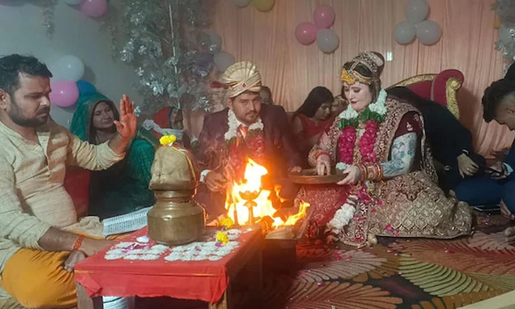 ಪಾಡ್‌ಕಾಸ್ಟ್‌  ಕೇಳಿ ಶುರುವಾಯಿತು ಪ್ರೇಮ : ಬ್ರಿಟಿಷ್‌ ಯುವತಿಯನ್ನು ವರಿಸಿದ ಭಾರತೀಯ ಯುವಕ