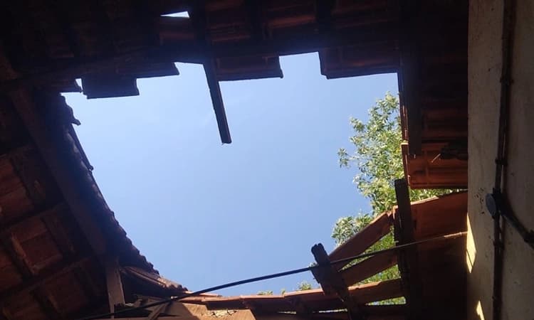 ಕುಳಾಲು: ಮಳೆಗೆ ಕುಸಿದ ಶಾಲೆಯ ಛಾವಣಿ