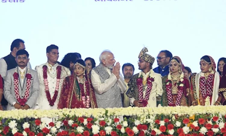 ಅದ್ದೂರಿ ಮದುವೆಯಾಗಿ ಹಣ ದುಂದುವೆಚ್ಚ ಮಾಡದಿರಿ… ನವಜೋಡಿಗಳಿಗೆ ಪ್ರಧಾನಿ ಕಿವಿಮಾತು