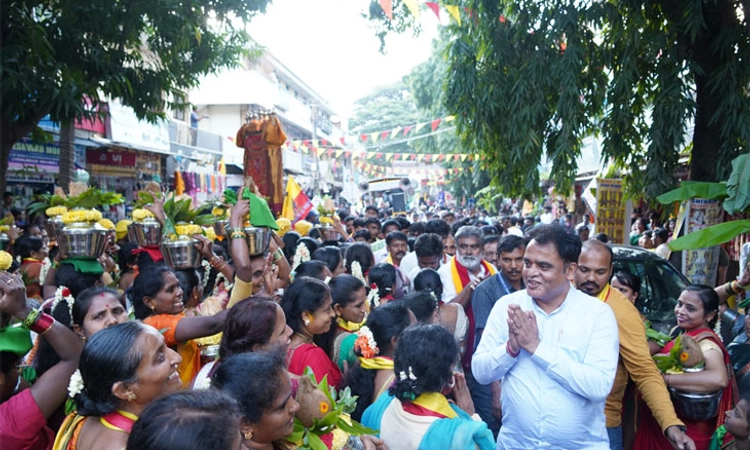ಪವಿತ್ರ ಮೃತ್ತಿಕೆ ಸಂಗ್ರಹಣೆ: ಮಲ್ಲೇಶ್ವರಂನಲ್ಲಿ ಮೂರ್ತಿವೆತ್ತ ನಾಡಪ್ರಭುವಿನ ಸ್ಮರಣೆ
