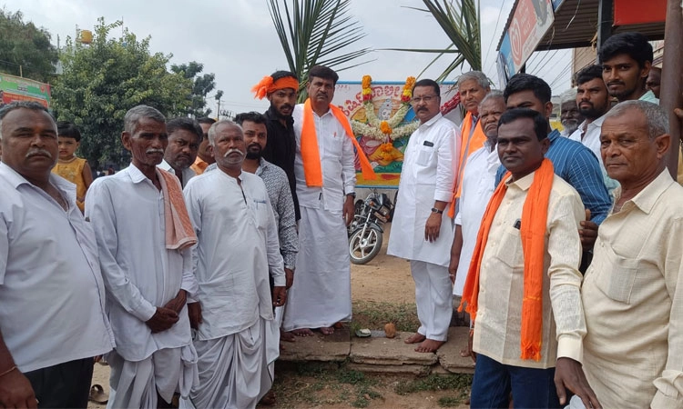 ಗಂಗಾವತಿ: ವಾಲ್ಮೀಕಿ ಸಮುದಾಯದ ಯುವಕರು ಸಂಘಟನೆಯ ಜೊತೆಗೆ ಉನ್ನತ ಹುದ್ದೆಗೆ ಏರಬೇಕು