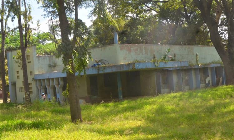 ನಿರ್ವಹಣೆ ಇಲ್ಲದೆ ಸೊರಗುತ್ತಿದೆ ಗ್ಲಾಸ್‌ಹೌಸ್‌