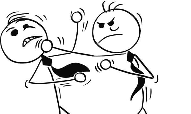 ತಹಶೀಲ್ದಾರ್ ಕಚೇರಿ ಆವರಣದಲ್ಲಿ ಎರಡು ತಂಡಗಳ ನಡುವೆ ಹೊಡೆದಾಟ