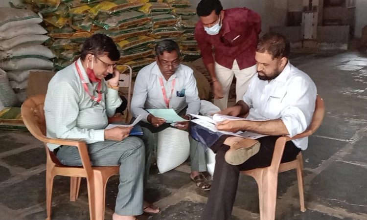 ನಿಯಮ ಉಲ್ಲಂಘನೆ : ಬೀಜ ಸಂಸ್ಕರಣಾ ಘಟಕಗಳಿಗೆ ಅಧಿಕಾರಿಗಳಿಂದ ನೋಟೀಸ್