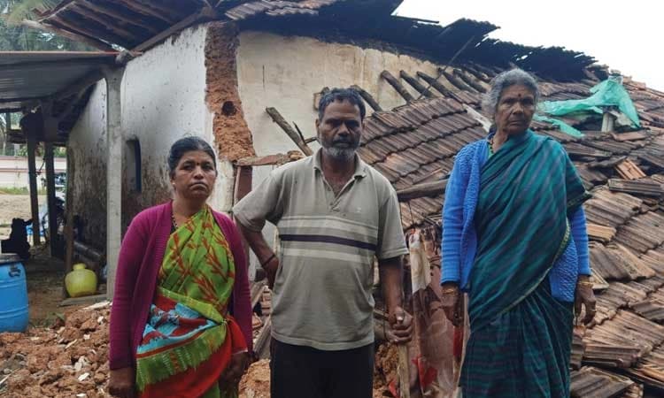 ಆಲೂರು: ಅಕಾಲಿಕ ಮಳೆಯಿಂದ ನೊಂದ ಬಡ ಕುಟುಂಬ