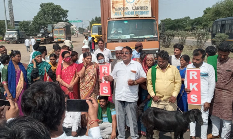 ಕೇಂದ್ರದ ನೀತಿ ವಿರೋಧಿಸಿ ರೈತರಿಂದ ಹೆದ್ದಾರಿ ತಡೆ