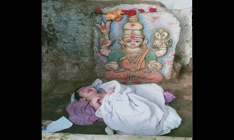 ದೇಗುಲದಲ್ಲಿ ನವಜಾತ ಹೆಣ್ಣು ಶಿಶು ಪತ್ತೆ..!