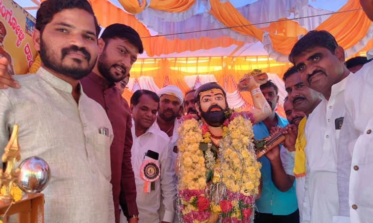 ಕನಕದಾಸರ ಪುತ್ಥಳಿ ಲೋಕಾರ್ಪಣೆ