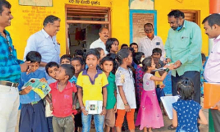 ಹೊನ್ನರಹಳ್ಳಿ ಶಾಲೆಗೆ ಬಿಇಒ ಬೆಳ್ಳಣ್ಣವರ ಭೇಟಿ