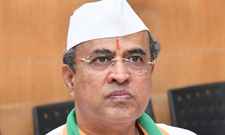 ಪತ್ನಿ, ತಾಯಿಗೆ ಕೈಗಡ ಕೊಟ್ಟಿದ್ದಾರೆ ಬಿಜೆಪಿಯ ಮಹಾಂತೇಶ ಕವಟಗಿಮಠ