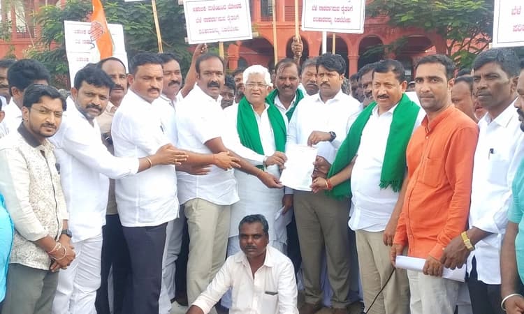 ಪರಿಹಾರ ಕೊಡದಿದ್ದರೆ ಬೃಹತ್‌ ಹೋರಾಟ: ಕಾಂಗ್ರೆಸ್‌ ಎಚ್ಚರಿಕೆ