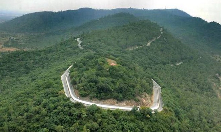 ಚಾ.ಬೆಟ್ಟ ಉಳಿವಿಗೆ ನಿವಾಸಿಗಳ ತೆರವೊಂದೇ ದಾರಿ