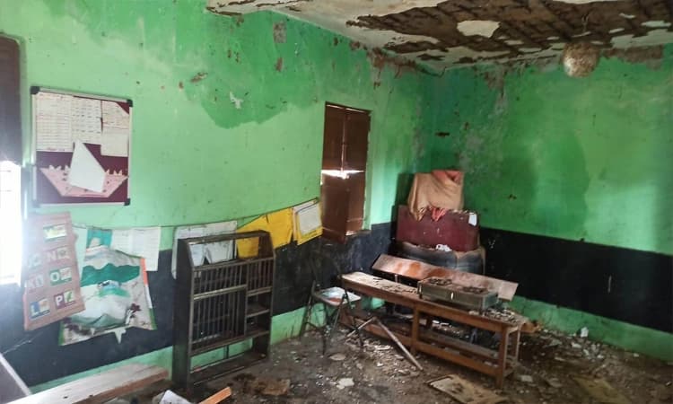 ಸರ್ಕಾರಿ ಶಾಲೆಗಿಂತ ದನದ ಕೊಟ್ಟಿಗೆಯೇ ಮೇಲು