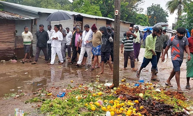 ಮಳೆಹಾನಿ ಪ್ರದೇಶಕ್ಕೆ ಶಾಸಕ ರಘುಮೂರ್ತಿ ಭೇಟಿ