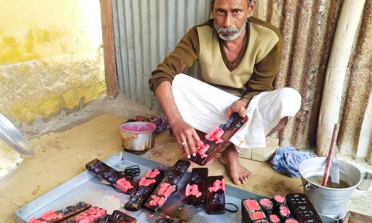 ಸಕ್ಕರೆ ಗೊಂಬೆ 150 ರೂ. ವರೆಗೆ ಮಾರಾಟ