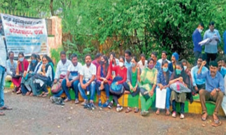 ಫೆಲೋಶಿಪ್‌ಗಾಗಿ ಮುಂದುವರಿದ ಪ್ರತಿಭಟನೆ