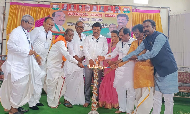 ಸರ್ಕಾರಿ ಯೋಜನೆ ಮನೆಗಳಿಗೆ ತಲುಪಿಸಿ
