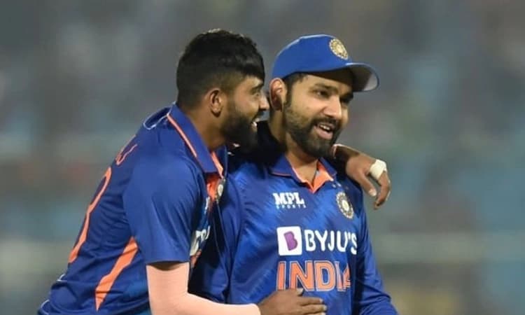 ಟಿ20 ಪಂದ್ಯದ ವೇಳೆ ಸಿರಾಜ್ ತಲೆಗೆ ಹೊಡೆದ ನಾಯಕ ರೋಹಿತ್: ವಿಡಿಯೋ ವೈರಲ್