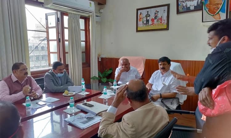 ಭೂಮಿ ಮರಳಿಸಿ: ಅರಣ್ಯ ಇಲಾಖೆಗೆ ಸೂಚನೆ