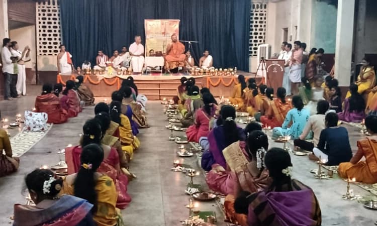 ಕಟಪಾಡಿ ಶ್ರೀ ಕಾಳಿಕಾಂಬಾ ವಿಶ್ವಕರ್ಮೆಶ್ವರ ಮಹಿಳಾ ಬಳಗದ ವತಿಯಿಂದ ದೀಪ ಪೂಜೆ, ಸಮ್ಮಾನ