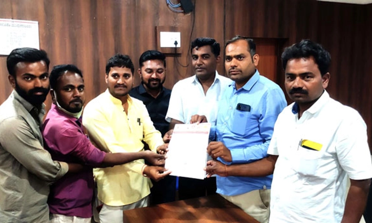 ತೆಂಗಿನಕಾಯಿ ಹರಾಜು ಪ್ರಕ್ರಿಯೆ ರದ್ದುಗೊಳಿಸಲು ಆಗ್ರಹಿಸಿ ಮನವಿ