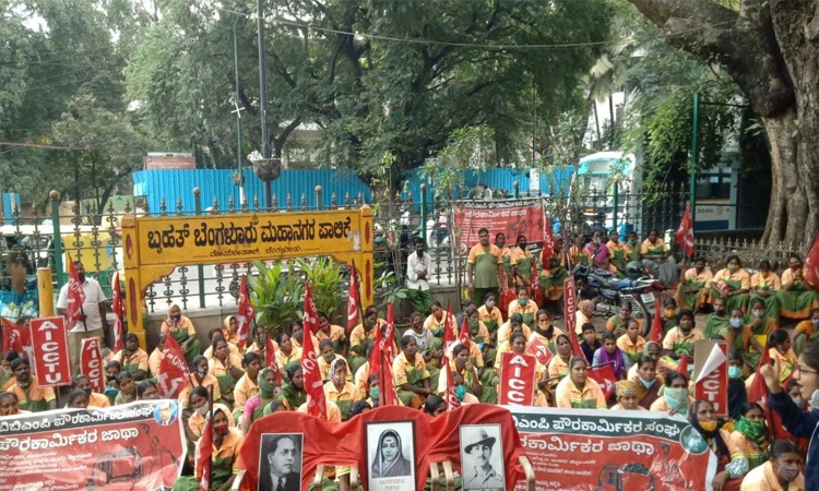 ಬೇಡಿಕೆ ಈಡೇರಿಕೆಗೆ ಆಗ್ರಹಿಸಿ ಪ್ರತಿಭಟನೆ