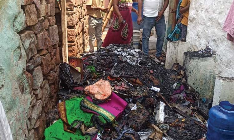 ರಬಕವಿ-ಬನಹಟ್ಟಿ: ಹೊಸೂರನಲ್ಲಿ ಅಗ್ನಿ ಅವಘಡ ಲಕ್ಷಾಂತರೂ ಮೌಲ್ಯದ ಹಾನಿ