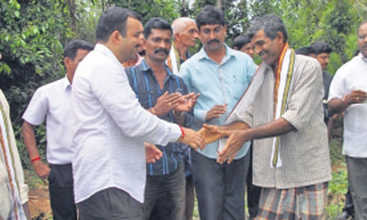 ಶಿಲಾನ್ಯಾಸ ನಡೆದು 12 ವರ್ಷ ಕಳೆದರೂ ಮುಗಿಯದ ರಸ್ತೆ ಕಾಮಗಾರಿ