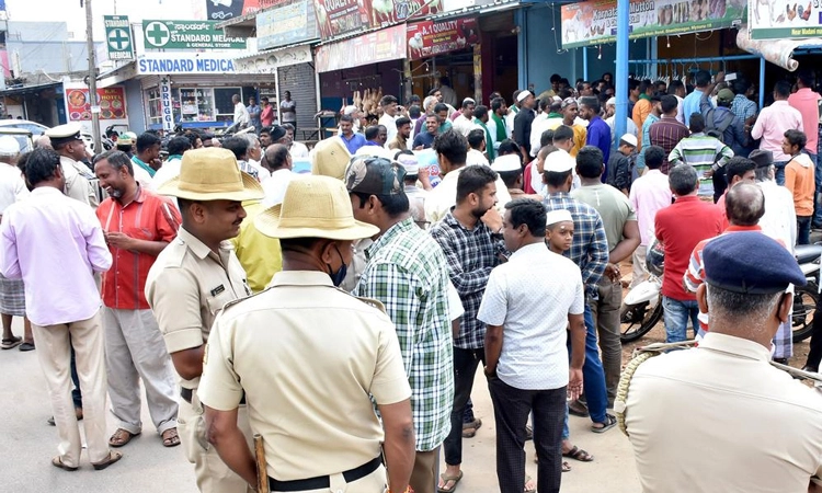 ಹಿಂದೂ ಸಂಘಟನೆಯಿಂದ  ಮಾಂಸ ಮಾರಾಟ : ಸವಾಲೊಡ್ಡಿದ ಪ್ರಗತಿಪರ ಚಿಂತಕರು
