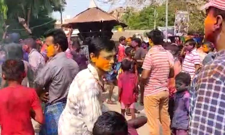 ಗಂಗಾವತಿ: ಗ್ರಾಮೀಣ ಭಾಗದಲ್ಲಿ ನೂತನ ವರ್ಷ ಯುಗಾದಿ ಸಂಭ್ರಮದ  ರಂಗಿನೋಕುಳಿ