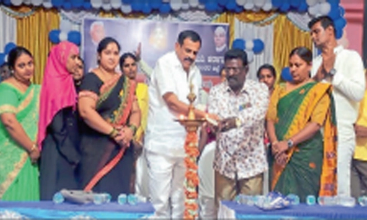 ವಿಳಂಬ ಧೋರಣೆ: ಪೌರಕಾರ್ಮಿಕರಿಗೆ ಸಿಗದ ಸವಲತ್ತು