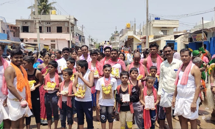ಶ್ರೀ ವೀರಭದ್ರೇಶ್ವರ ಜಾತ್ರಾಮಹೋತ್ಸವ: ನೂರಾರು ಭಕ್ತರು ಭಾಗಿ