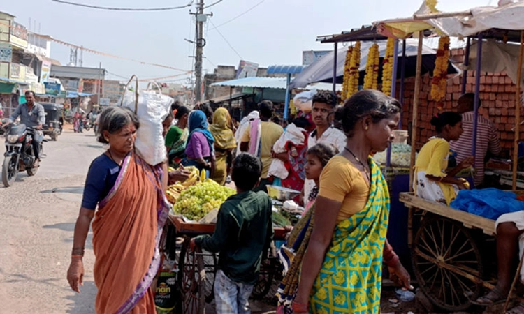 ಯುಗಾದಿ ಹಬ್ಬ; ವಸ್ತುಗಳ ಖರೀದಿ ಭರಾಟೆ ಜೋರು