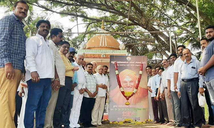 ಸಮಾಜಕ್ಕೆ ಸಿದ್ಧಗಂಗಾ ಶ್ರೀ ದಾರಿದೀಪ